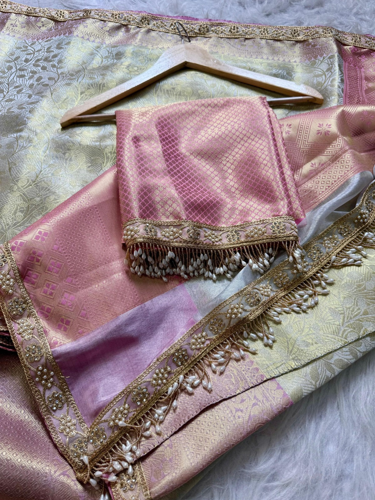 Banarasi soft tissue silk saree Code-SUA036