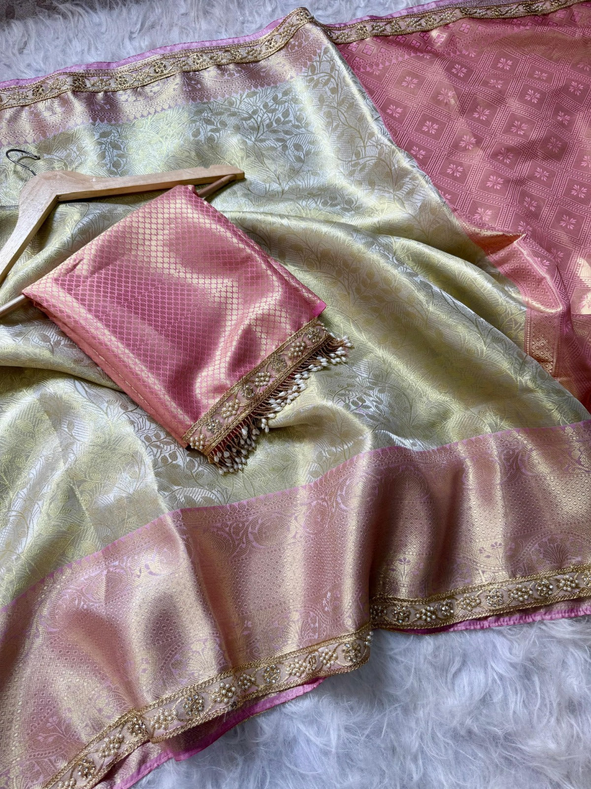 Banarasi soft tissue silk saree Code-SUA036