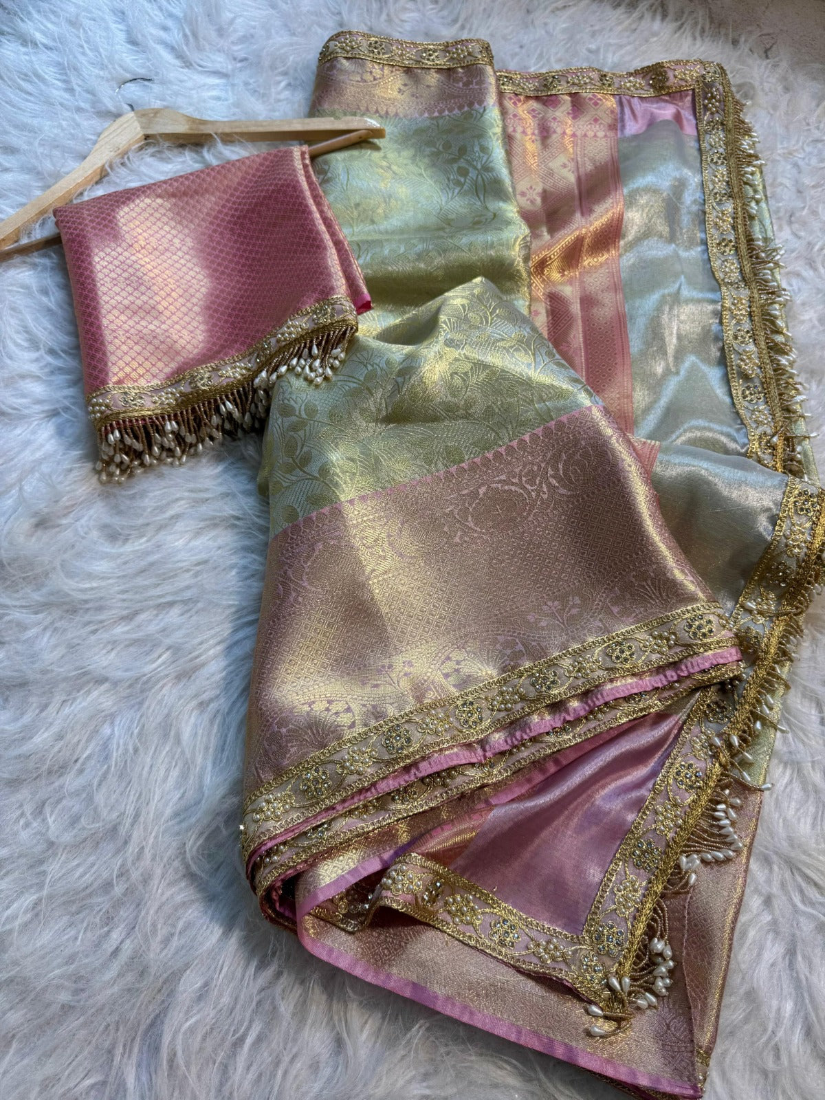 Banarasi soft tissue silk saree Code-SUA036