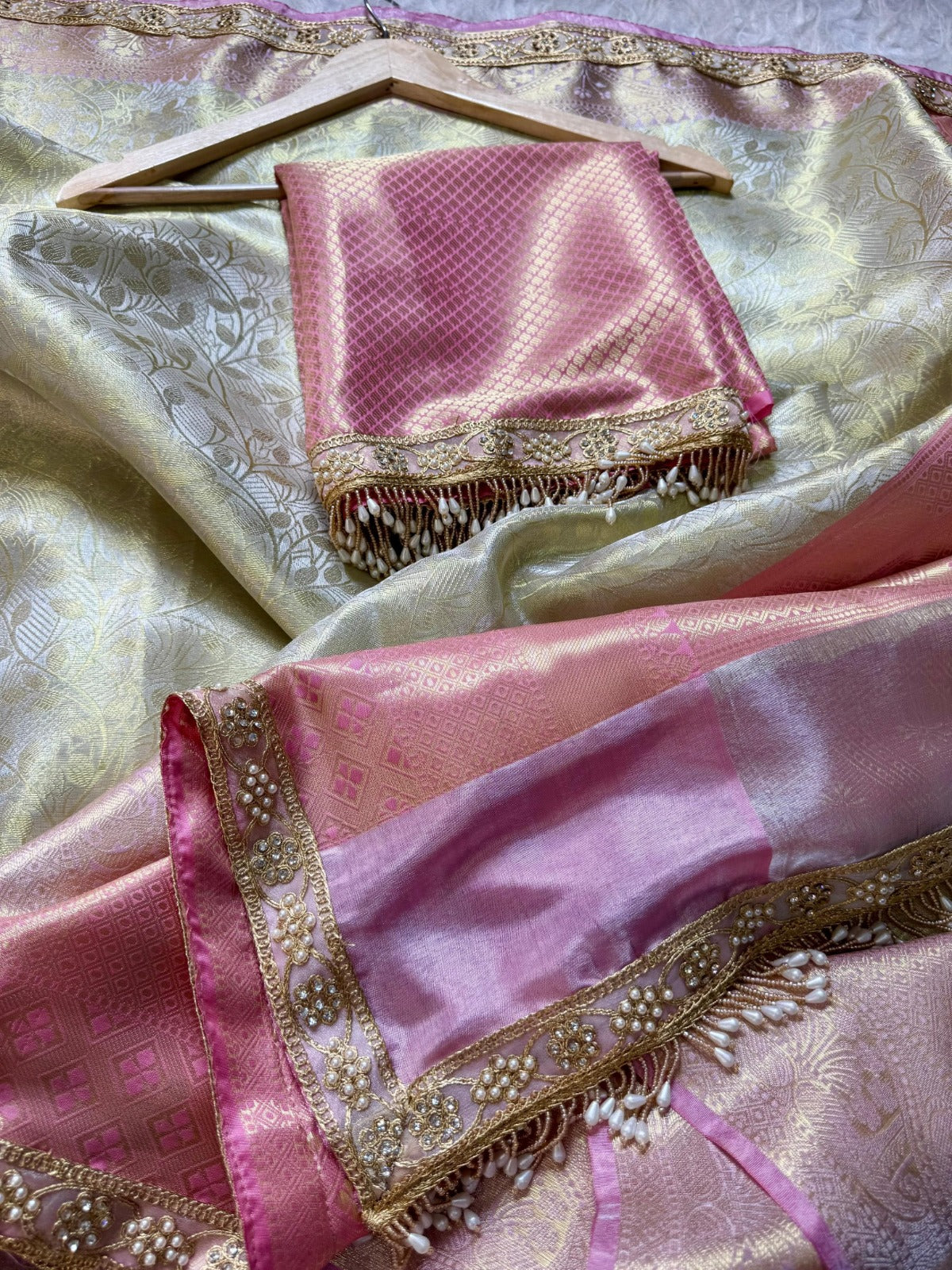 Banarasi soft tissue silk saree Code-SUA036