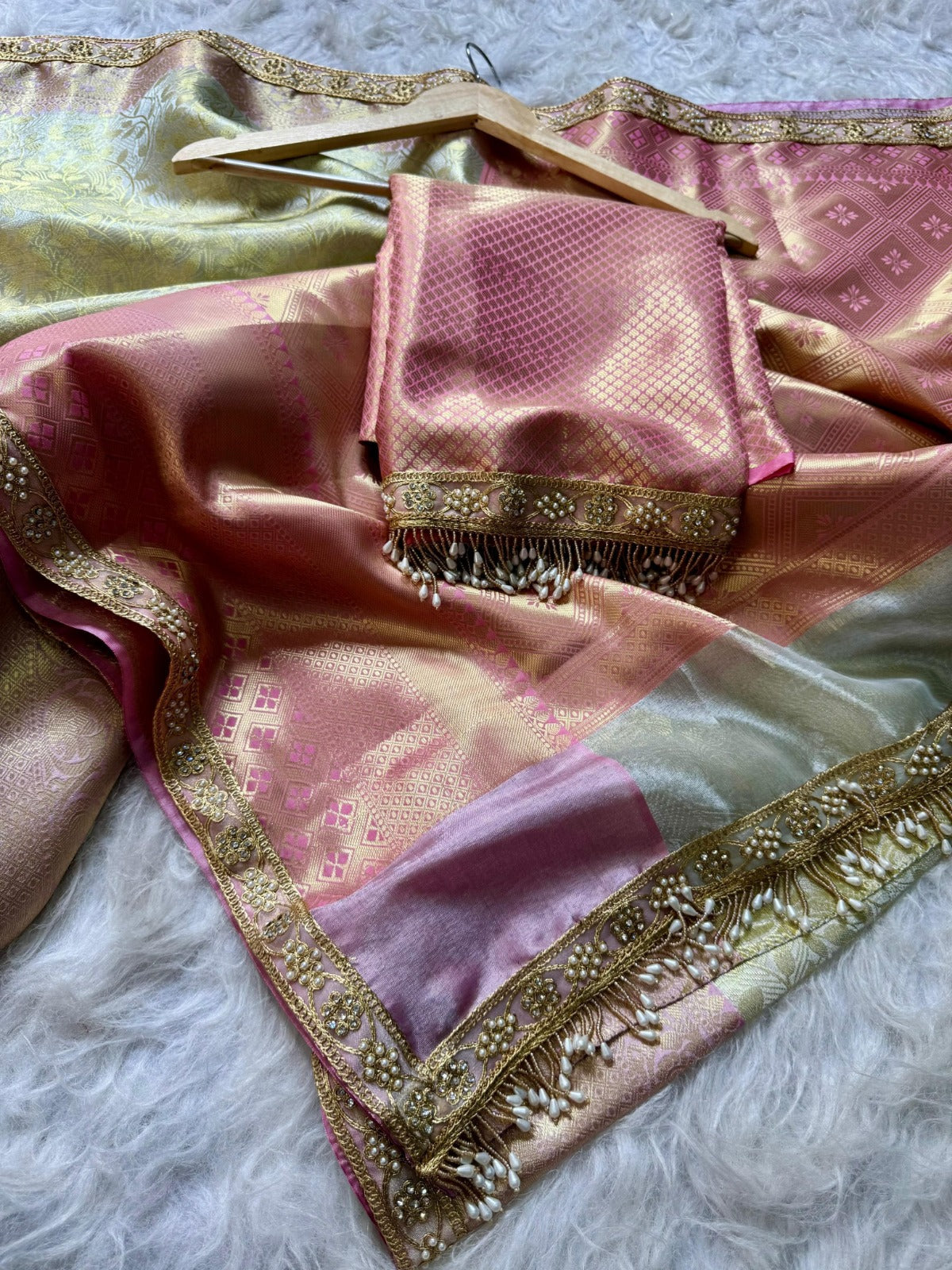 Banarasi soft tissue silk saree Code-SUA036
