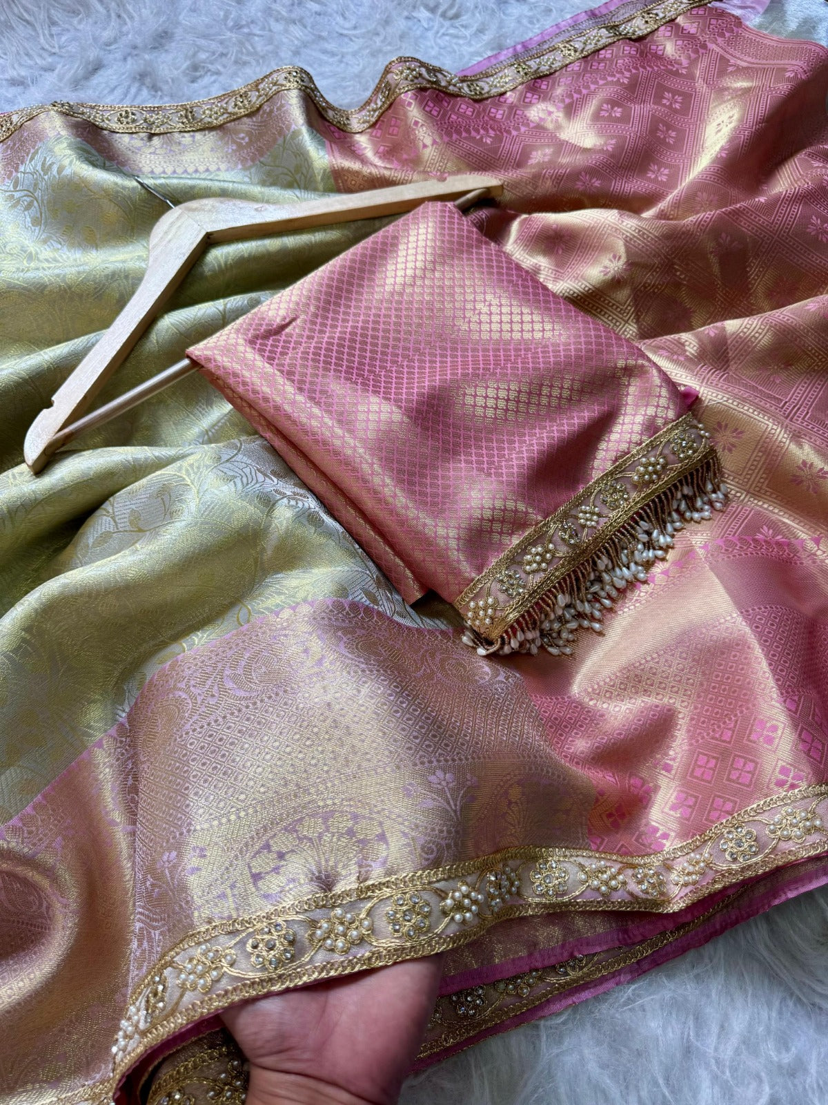 Banarasi soft tissue silk saree Code-SUA036