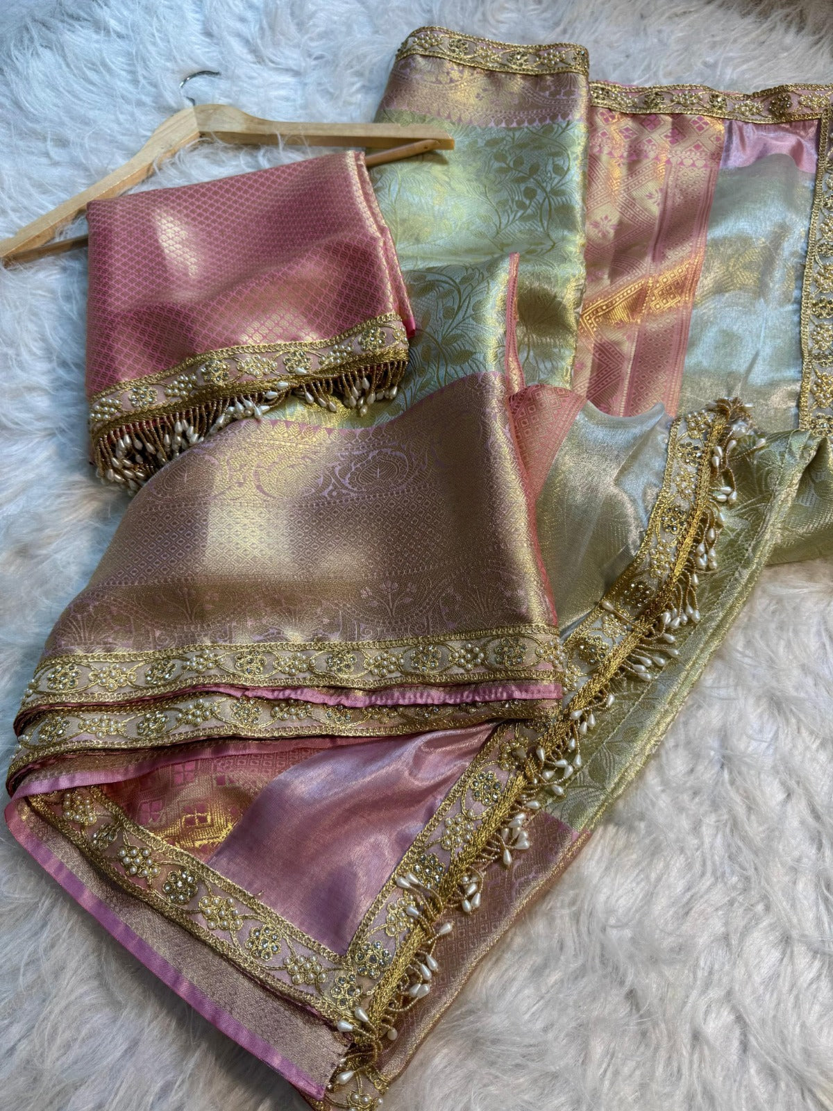 Banarasi soft tissue silk saree Code-SUA036
