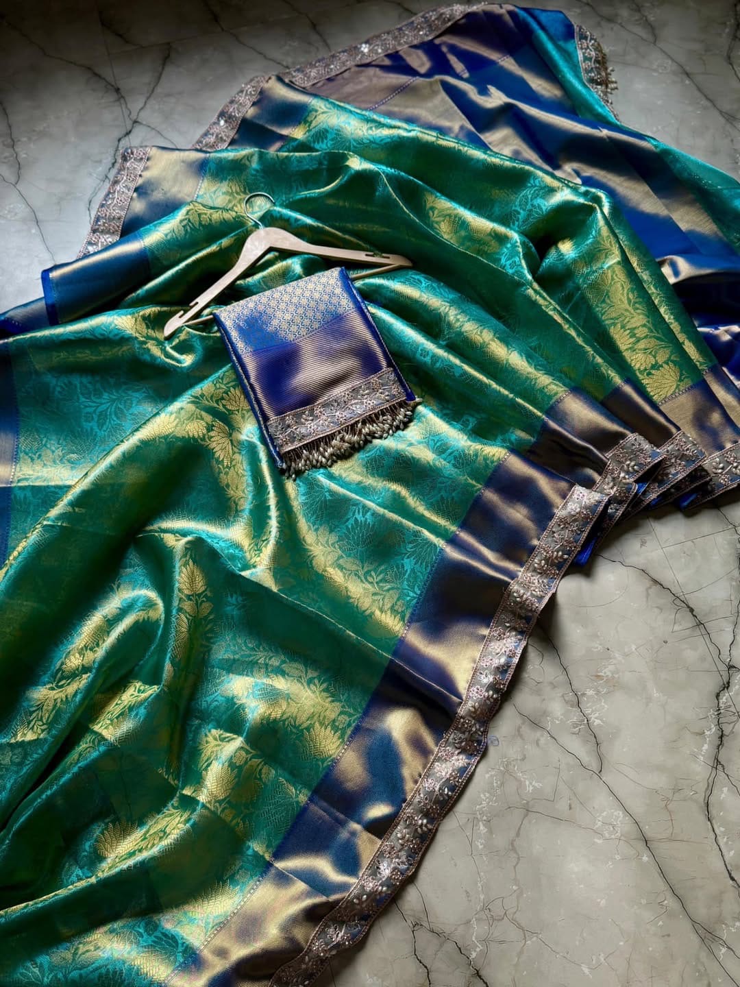Banarasi handloom soft Kanchipuram silk saree Code-SUA034