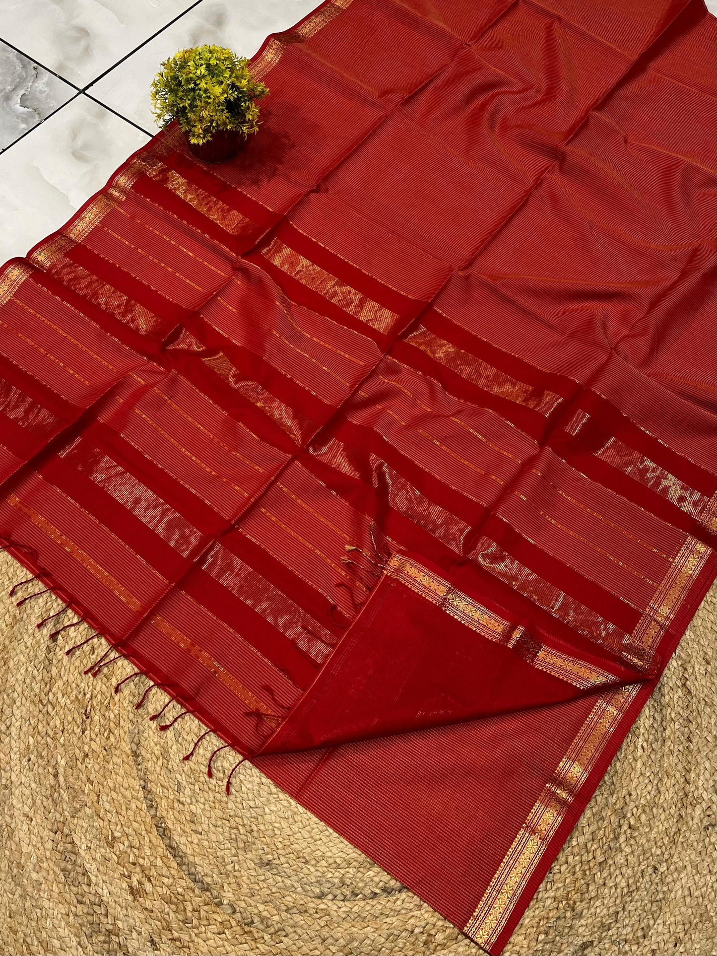 Maheshwari handloom Saree -Product code-THA0110