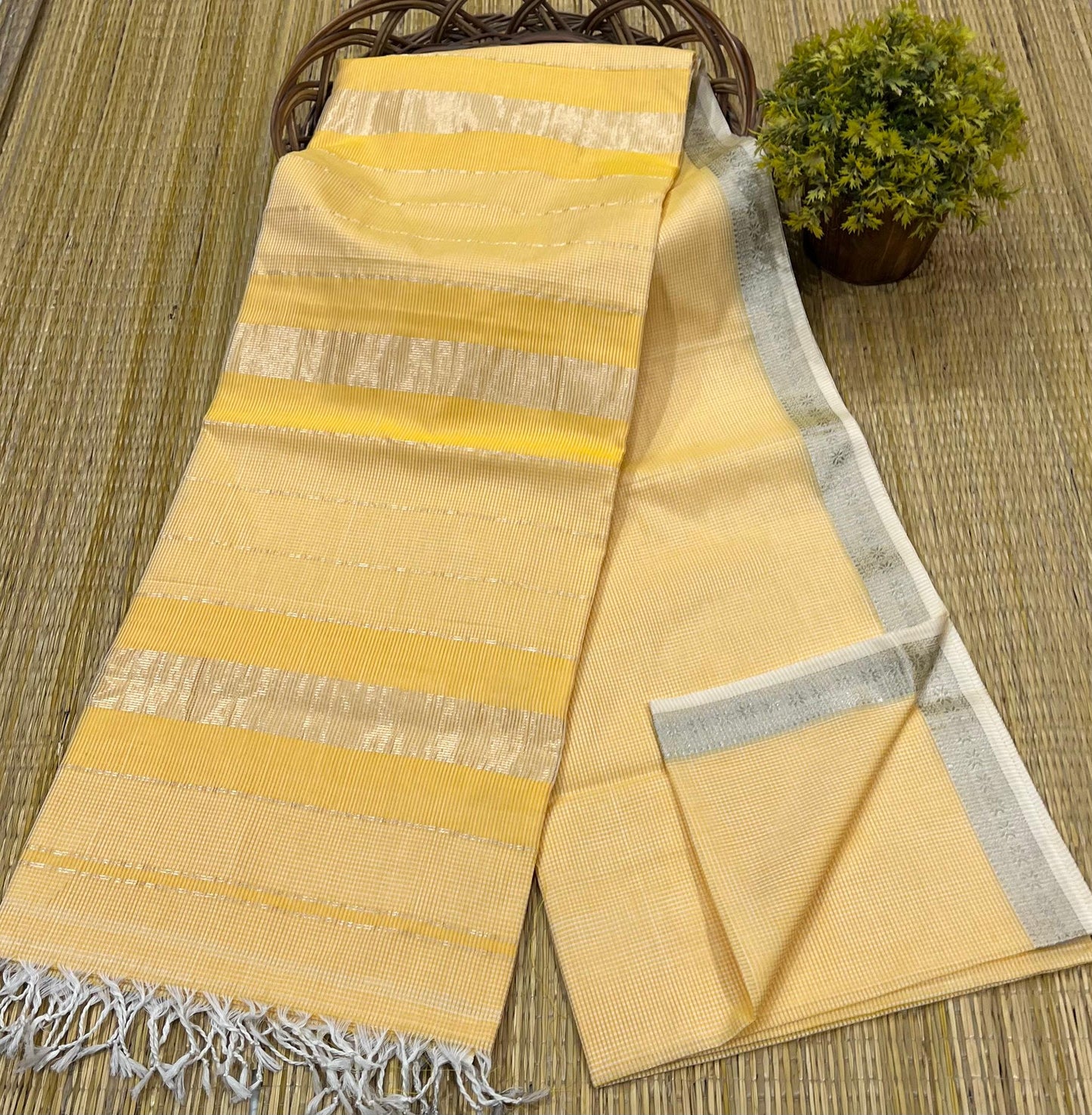 Maheshwari handloom Saree -Product code-THA0101