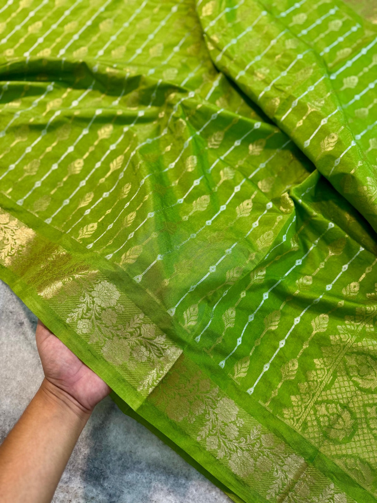 Banarasi handloom premium semi-chiffon silk Saree Code-SUA022