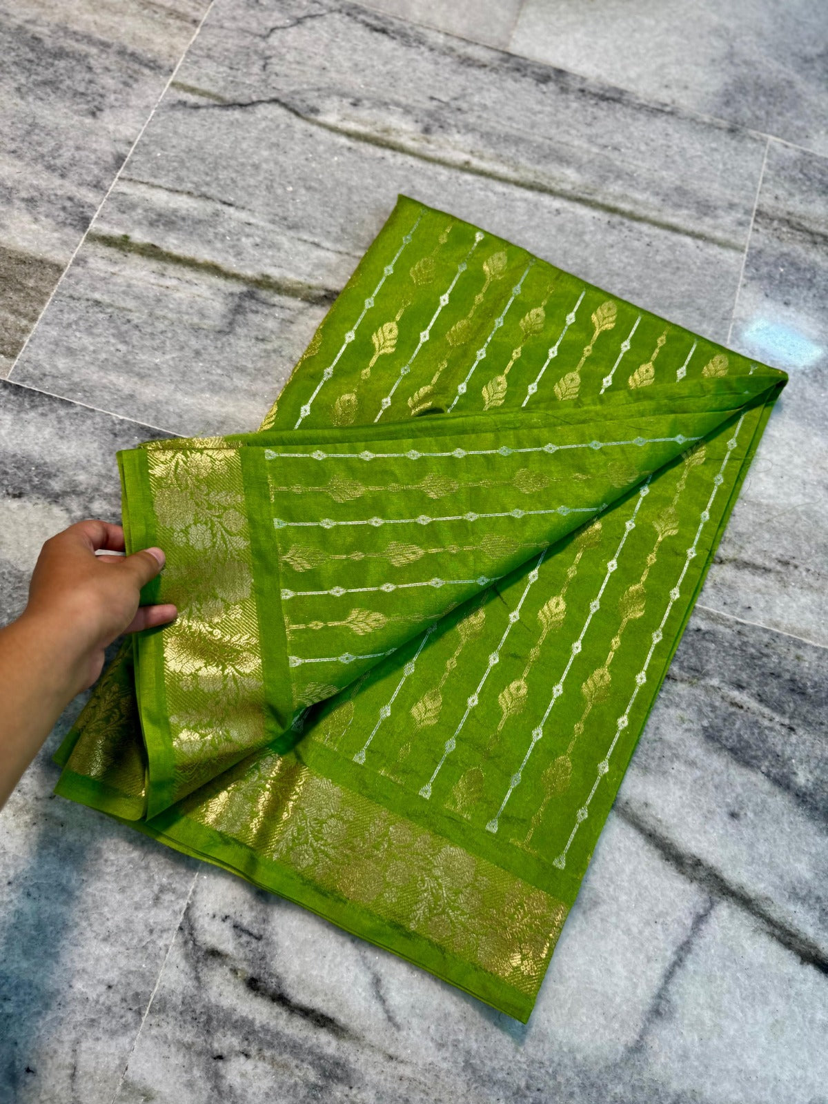 Banarasi handloom premium semi-chiffon silk Saree Code-SUA022