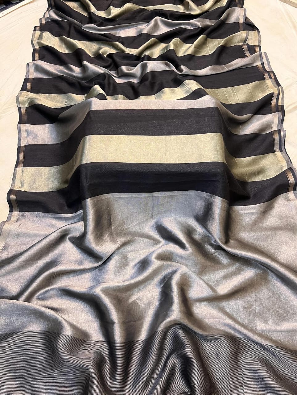 Banaras Handloom Pure Tissue Silk Saree Code-WEA005
