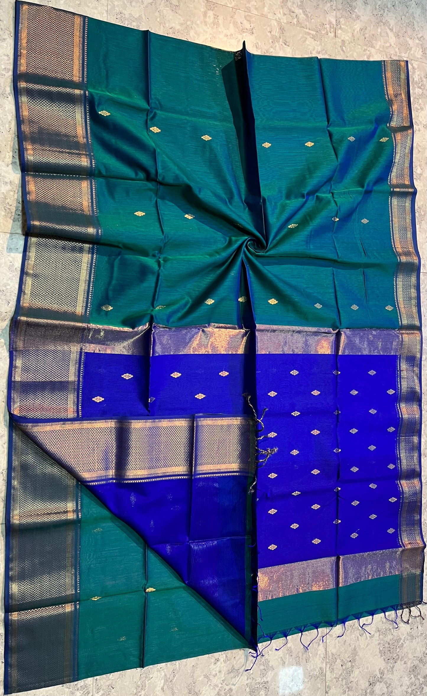 Maheshwari handloom Saree -Product code-THA068