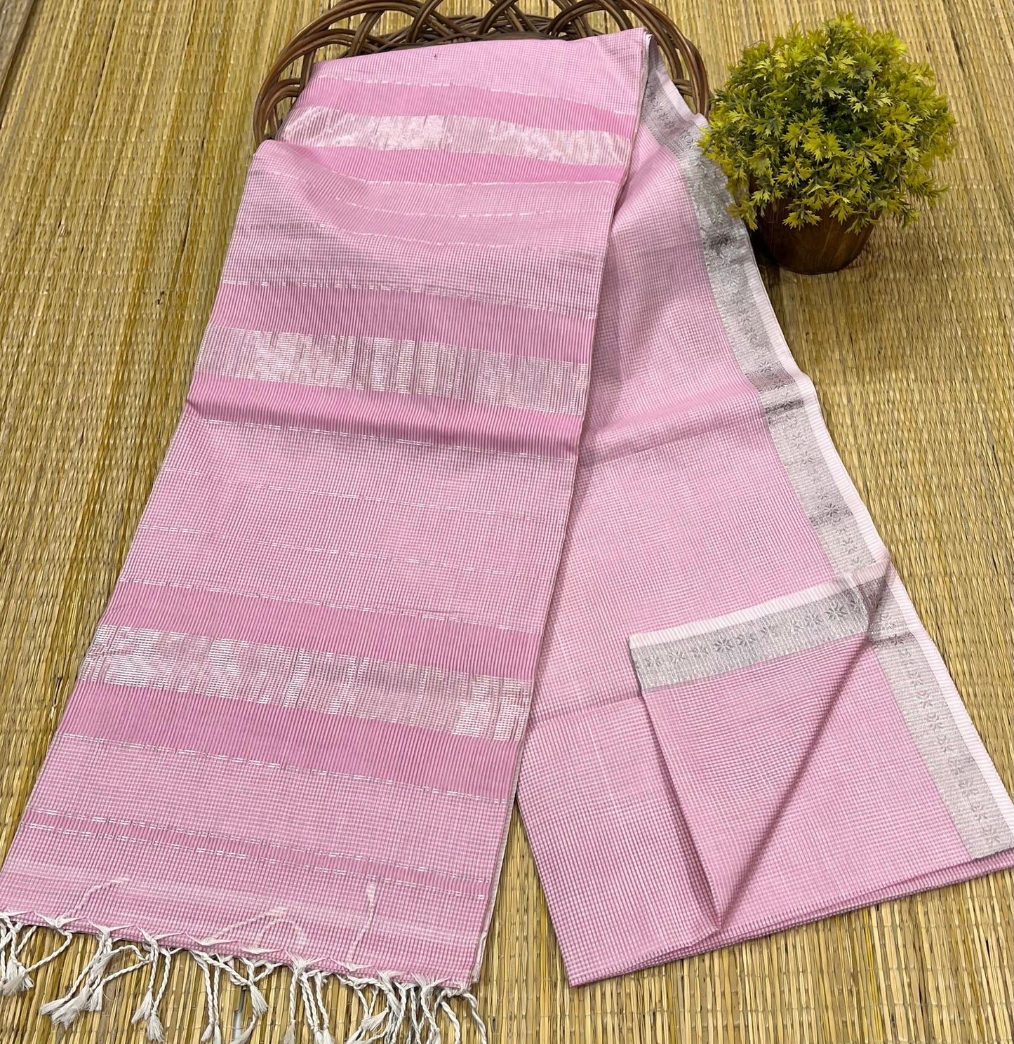 Maheshwari handloom Saree -Product code-THA098