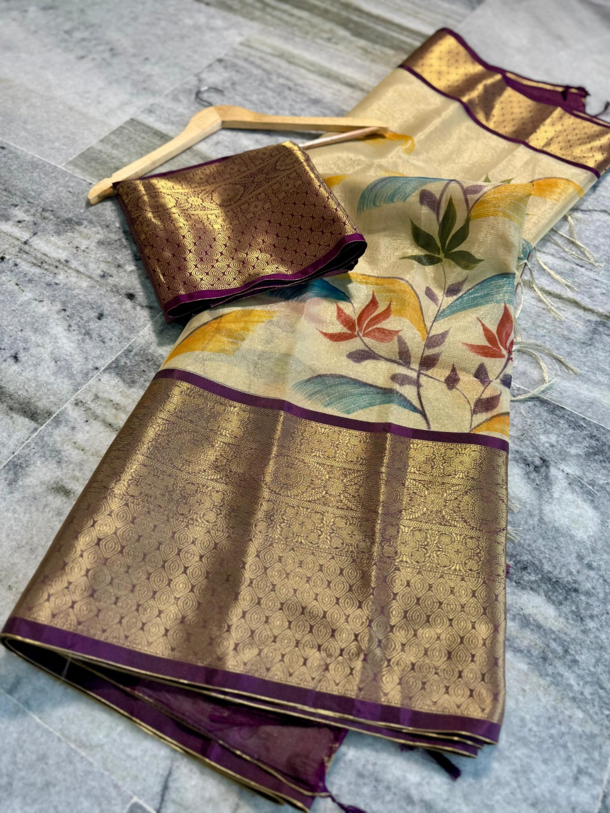 Banarasi zari tissue silk with Kanchi borders saree Code-SUA007