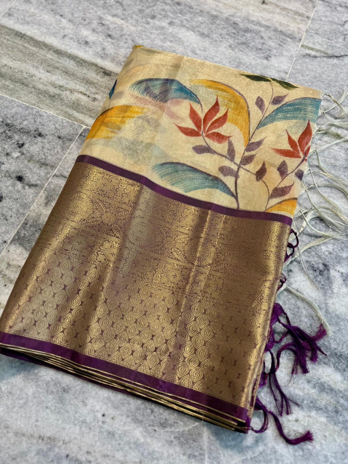 Banarasi zari tissue silk with Kanchi borders saree Code-SUA007