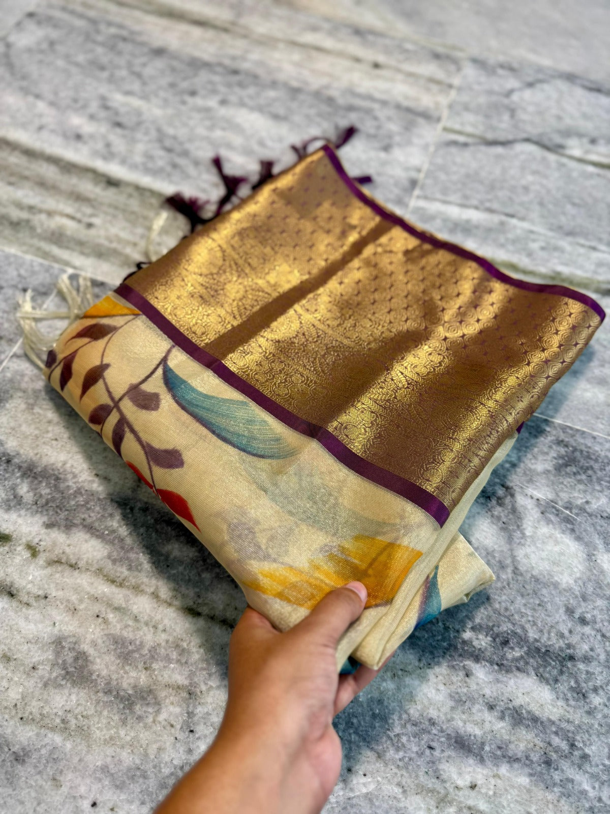 Banarasi zari tissue silk with Kanchi borders saree Code-SUA007