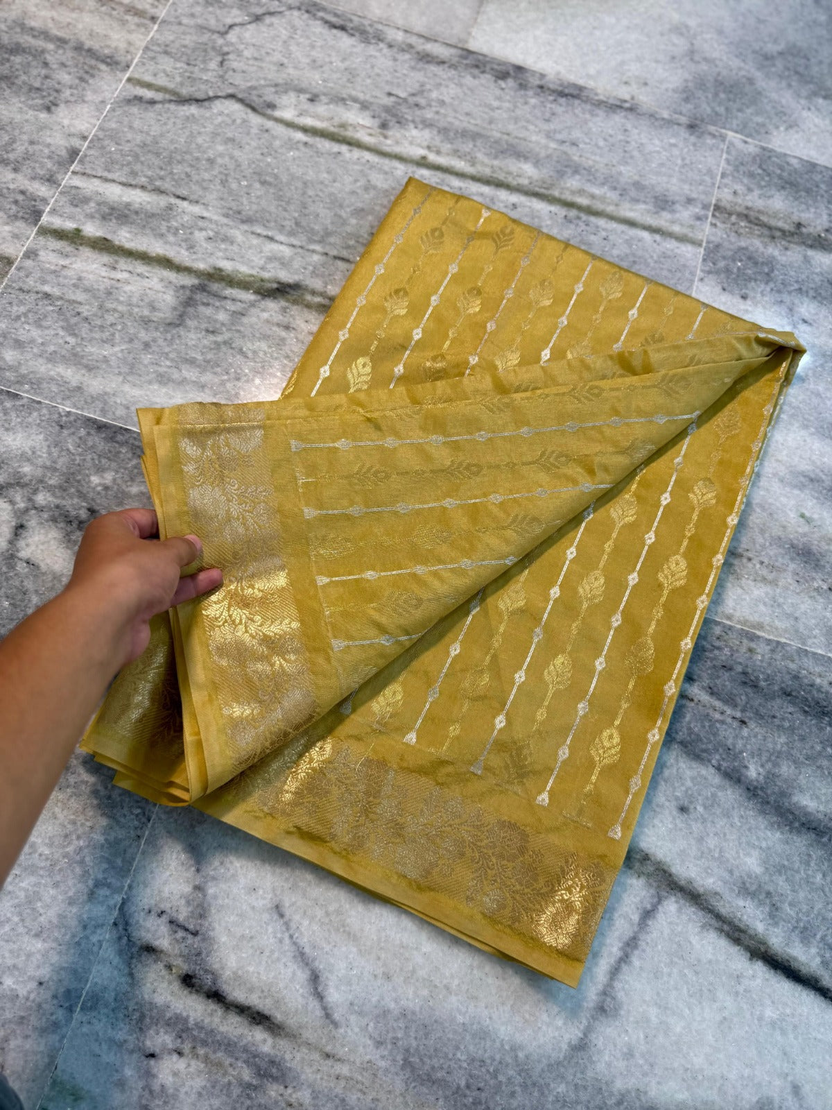 Banarasi handloom premium semi-chiffon silk Saree Code-SUA020