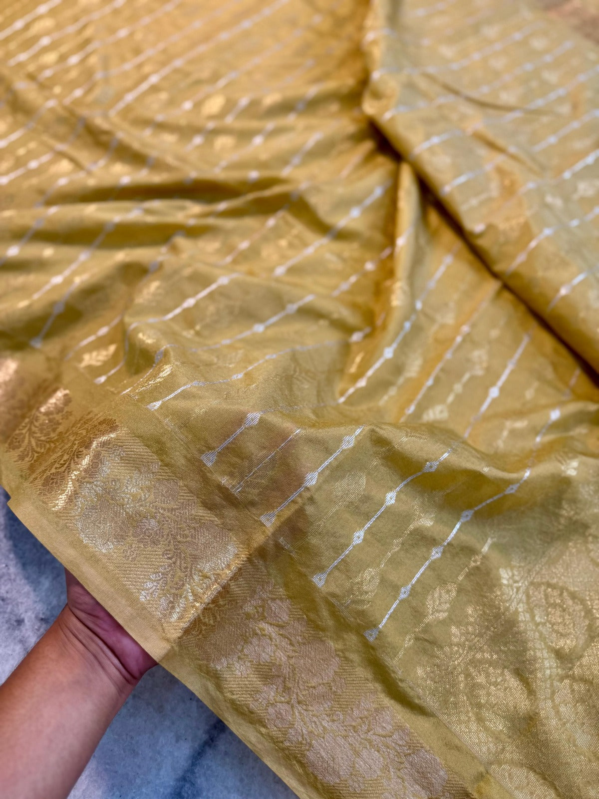 Banarasi handloom premium semi-chiffon silk Saree Code-SUA020